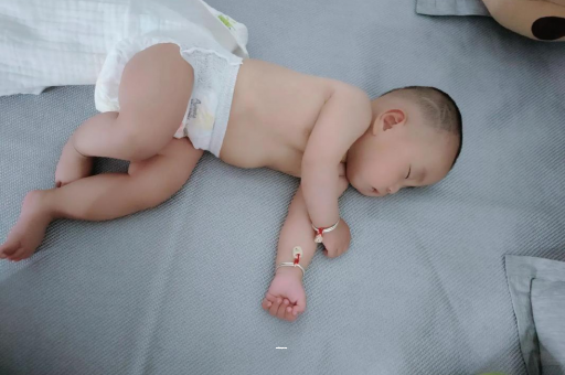 玉树宝宝总是摇头怎么回事
